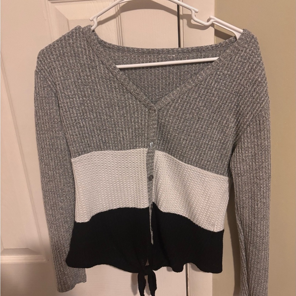 Chic Women's Gray, White, and Black Cardigan